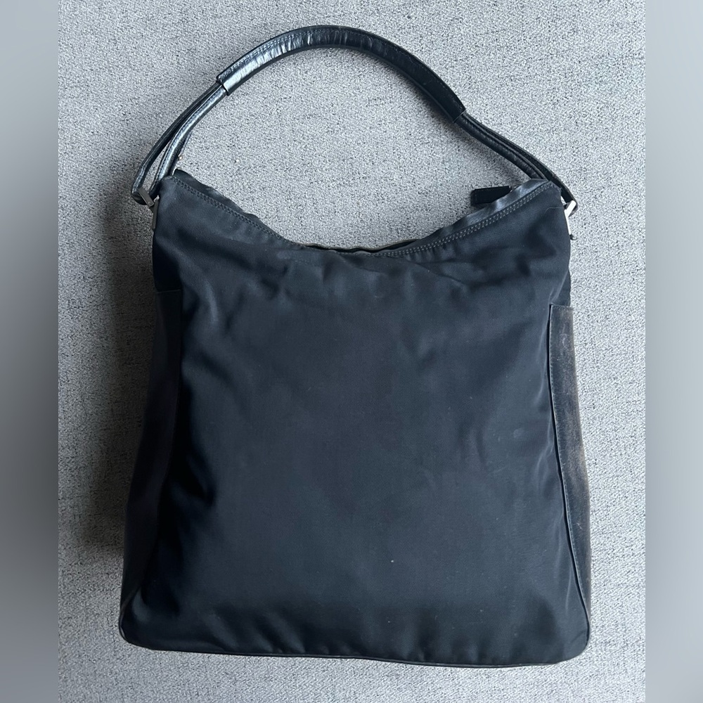 Gucci vintage nylons and leather black shoulder bag